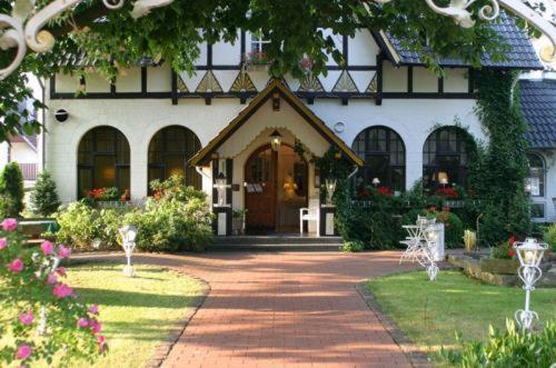 Hotel Kastanienhof Bad Munder am Deister Exterior photo